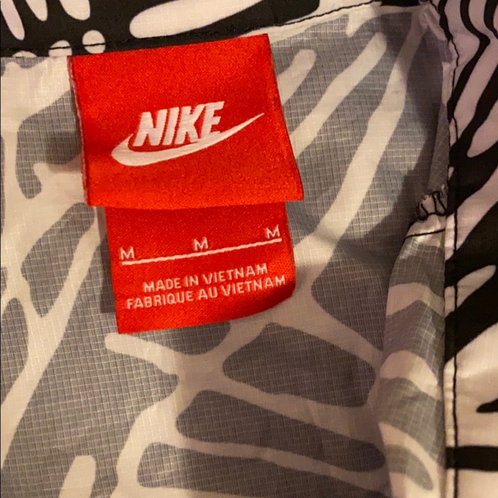 Nike crop top jacket ( used ) M